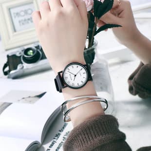 Fashionable watch for female students Korean simple fashionable ulzzang casual men's atmospheric retro college style lovers watch