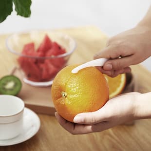 KM1305. Orange peeler orange opener does not hurt hands fruit peeler creative gadget orange peeler