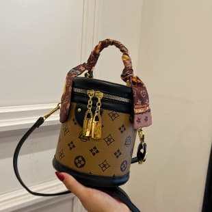 New Bucket Bag 2026 Classic Printed Shoulder Bag Fashionable Versatile Crossbody Bag with Silk Scarf High-End Cylindrical Bag