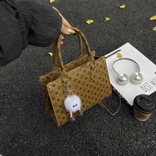 New Retro Presbyopic Trendy Small Square Bag for Women, High-End Texture, Versatile Casual Personality Crossbody Bag