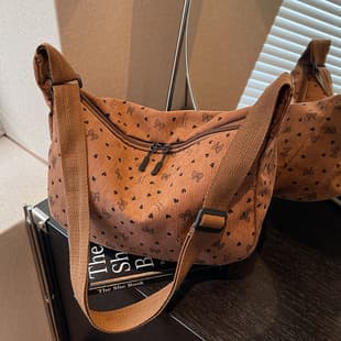 Trendy Ins Corduroy Crossbody Bag for Women 2025 New Fashionable Shoulder Bag Unique Versatile Dumpling Bag