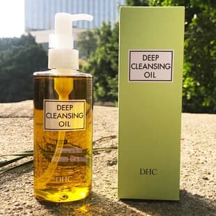 Dhc Olive Cleansing Oil 200ml - Nourishing and Cleansing in One, Cleans Pores, Is Gentle and Non-Greasy