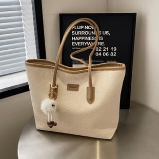 This year's popular large-capacity bag women's 2024 new all-match spring and summer sense portable shoulder bag commuter tote bag