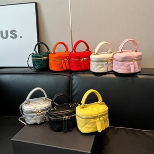 2025 spring and summer new prismatic chain key bag fashion mini portable red envelope high-end chain diagonal bag