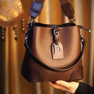 Tiktok Trending Soft Leather Versatile Women's New Fashion 2025 Handbag Large Capacity Shoulder Crossbody Bucket Bag