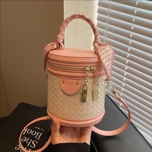 High-grade Stitching Fashion Portable Bucket Bag Women's 2025 New Arrival Rhombic Trendy Casual Simple Shoulder Crossbody Bag