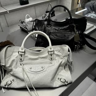 Paris' New Trendy Studded Biker Bag, Stylish Large-Capacity Shoulder/Crossbody/Handbag Pillow Bag with a High-End Feel