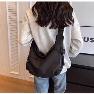 Cross-Border Women's Bag, Simple and Fashionable Cross-Body Dumpling Bag, Lightweight Large-Capacity Cross-Body Bag, Student Shoulder Bag, Versatile Fitness Bag