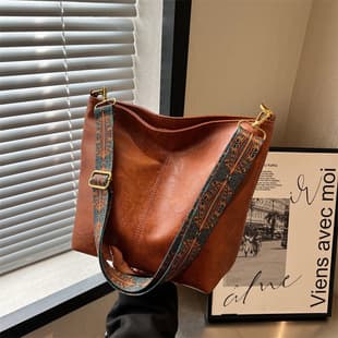European and American Style Bucket Bag with Wide Shoulder Strap, Women's High-End Crossbody Bucket Bag, Niche Design, Commuter Tote Bag