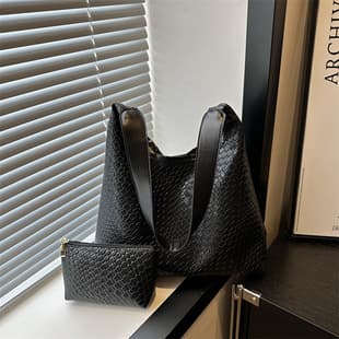 Casual Design Stylish Large Capacity Shoulder 2024 Fashionable Popular Woven Commuter Simple Retro Tote Underarm Bag