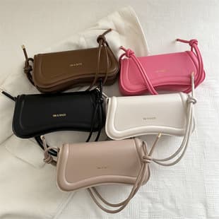 High-End Texture Niche Urban Commuter Women's Bag 2025 Summer New Popular Crossbody Bag Versatile Shoulder Armpit Bag