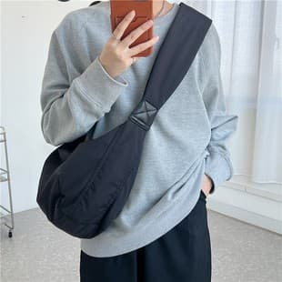 Large Capacity South Korea Wide Shoulder Strap Canvas Bag Crossbody Bag Women's Ins Niche Design Pleated Dumpling Bag Shoulder Bag