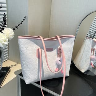 Cute indentation large capacity class commuter tote bag 2025 spring new fashion all-match contrast color shoulder bag