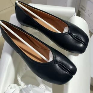 New pleated tabi flat split-toe shoes for women, sheepskin shallow Mary Jane pig hoof shoes, Margiela women's single shoes
