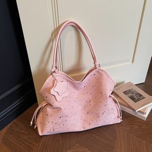 Large-Capacity Super Trendy Tote Bag for Women, 2026 New Model, High-End Niche Design, Very Stylish Commuter Shoulder Bag