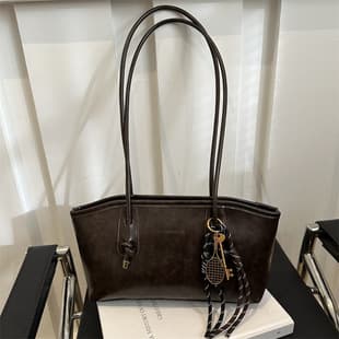 High-value Retro Large-capacity Bag Women's 2024 New Autumn and Winter Commuter Shoulder Bag Portable Tote Bag