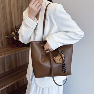 Cross-Border Retro Large-Capacity Bag for Women 2025 New Fashion Korean Niche Tote Bag Single Shoulder Armpit Bag Wholesale