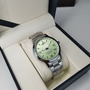 The West Queen Mother Watch Manufacturers Wholesale into Stainless Steel Steel Strip Watch Cross-border Explosion Models Quartz Watch Spot