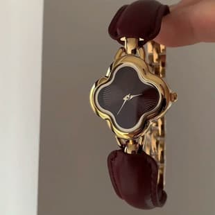 New creative four-leaf clover French-style high-end versatile Angora red vintage-style live-streaming bracelet watch