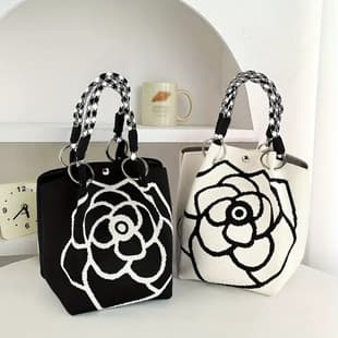 Japanese and Korean New Camellia Flower Knitted Handbag Large Capacity Bucket Bag Casual Versatile Commuter Portable Handbag