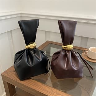 Vintage pleated bag women's new simple design western style women's bag niche personality large capacity beautiful bucket bag