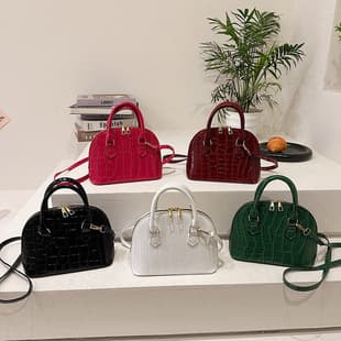 Wholesale Crocodile Pattern Shell Bag for Women 2025 New Large Capacity Punk Style Shoulder Crossbody Bag Textured Handbag