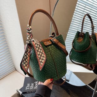 2026 Trendy New Commuter Retro Bag Women's Handbag Fashion Versatile Shoulder Bag Woven Bucket Bag Niche