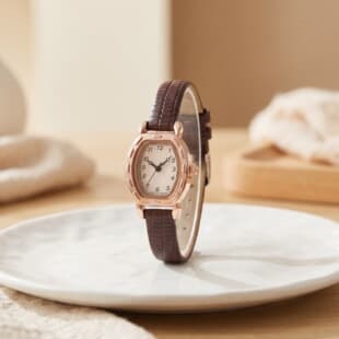 Retro Barrel-Shaped Women's Watch, Niche Luxury, High-End Leather Strap Quartz Watch, Versatile for Students, Wholesale from Manufacturer
